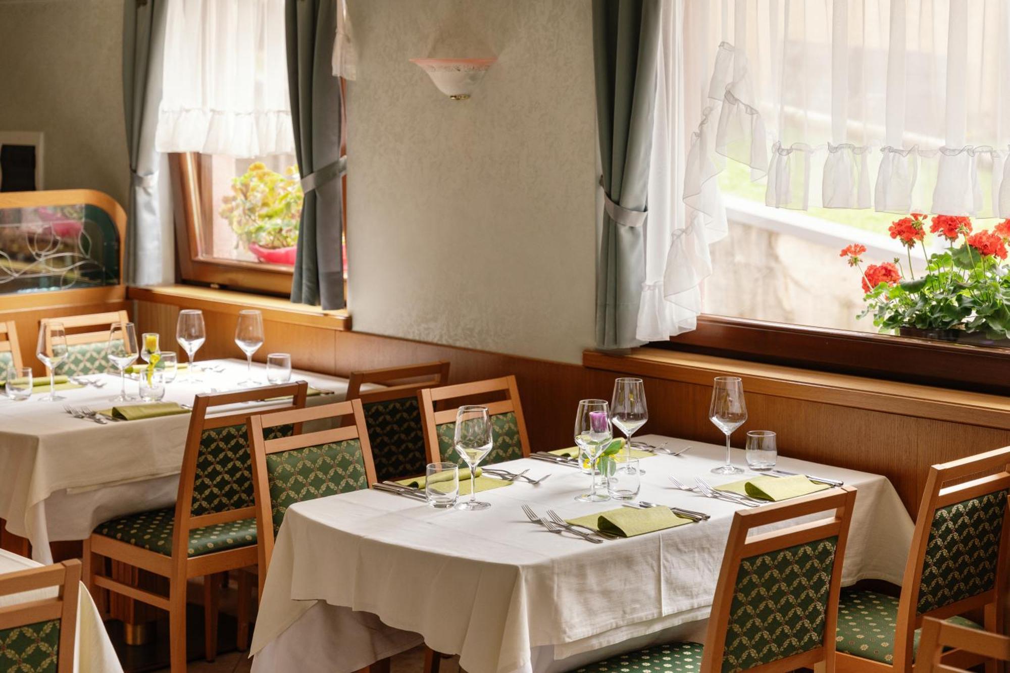 Hotel Villa Emma Madonna di Campiglio Exterior photo