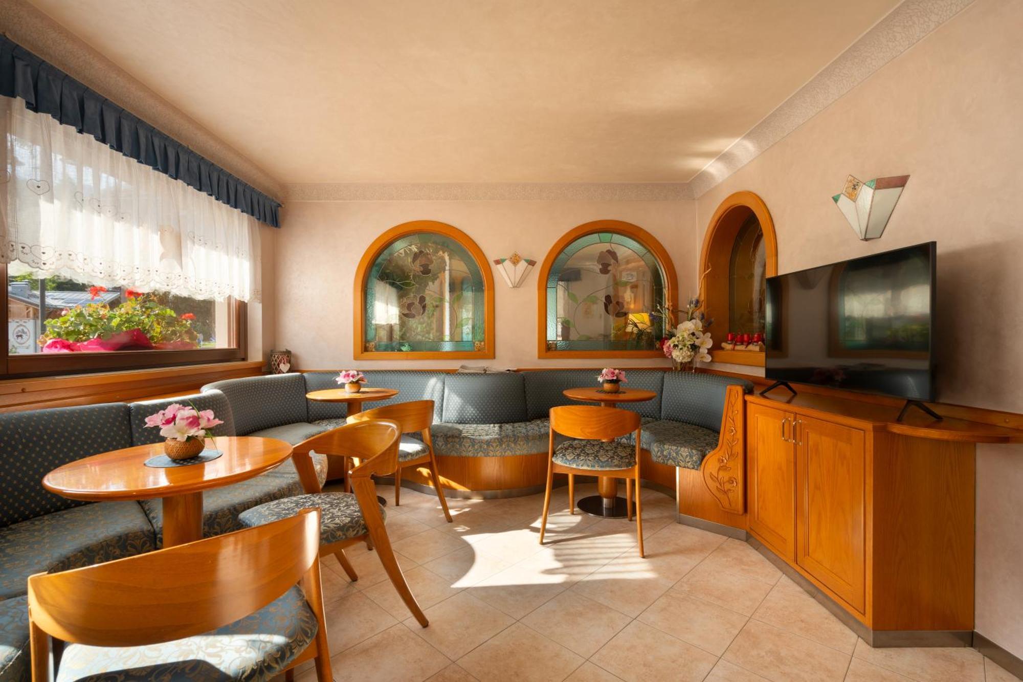 Hotel Villa Emma Madonna di Campiglio Exterior photo