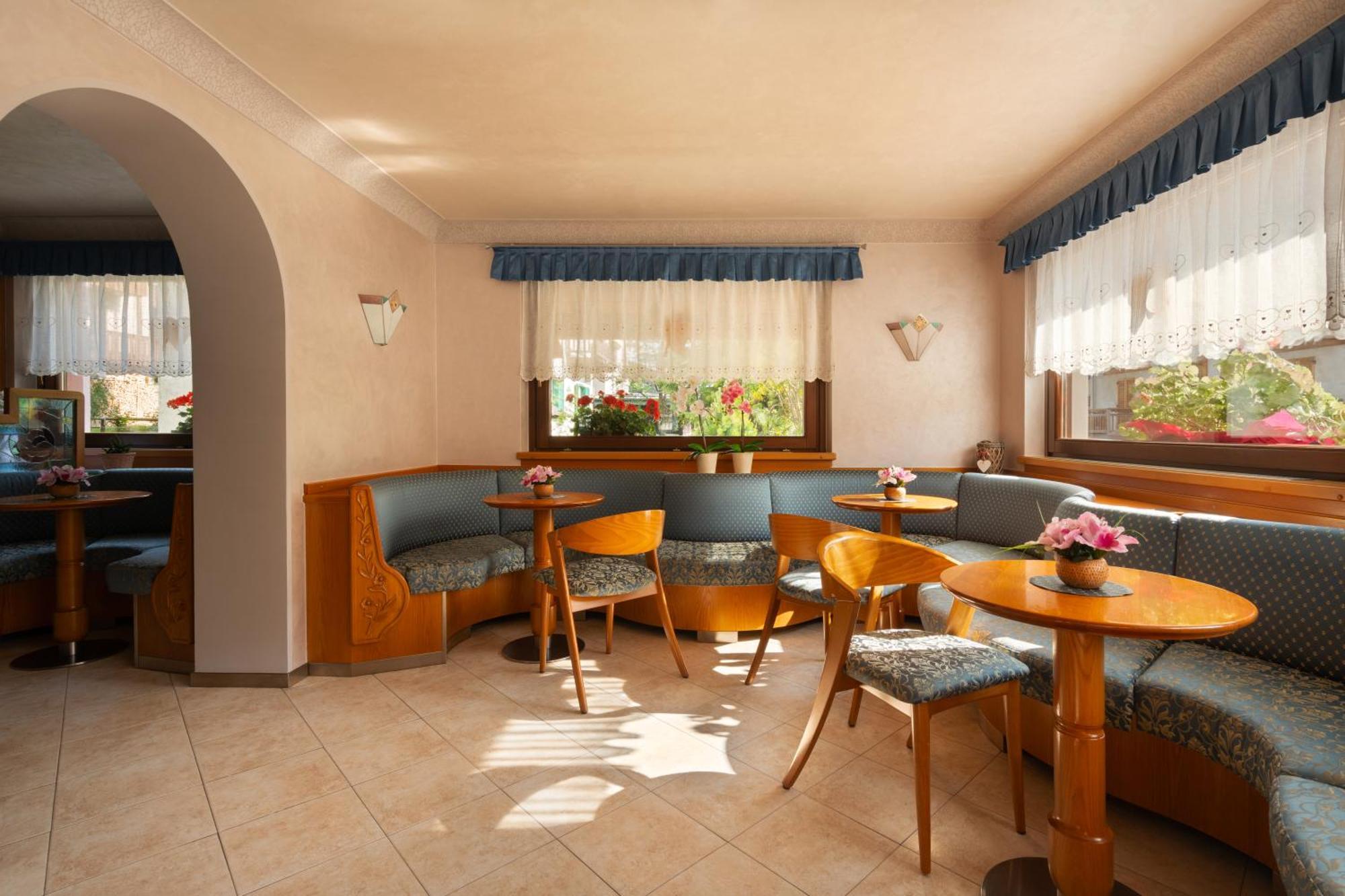 Hotel Villa Emma Madonna di Campiglio Exterior photo