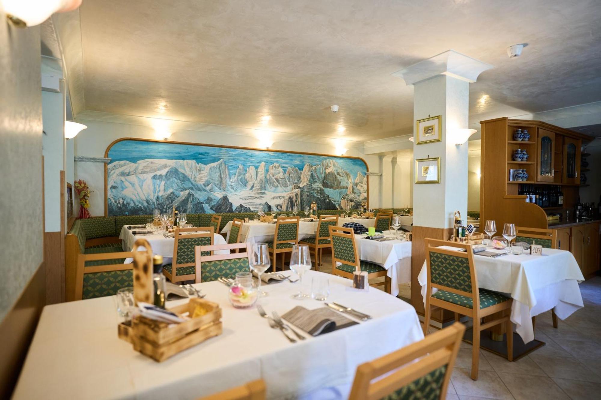 Hotel Villa Emma Madonna di Campiglio Exterior photo