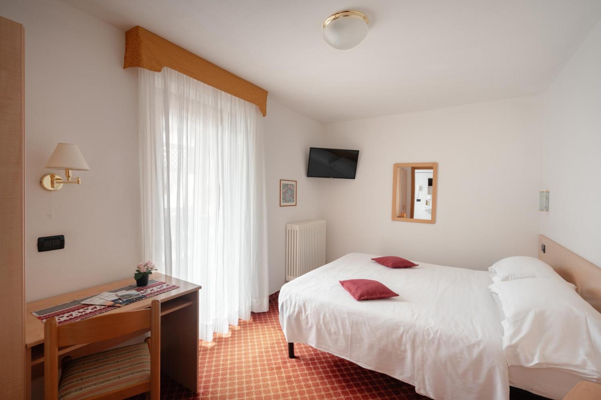 Hotel Villa Emma Madonna di Campiglio Exterior photo