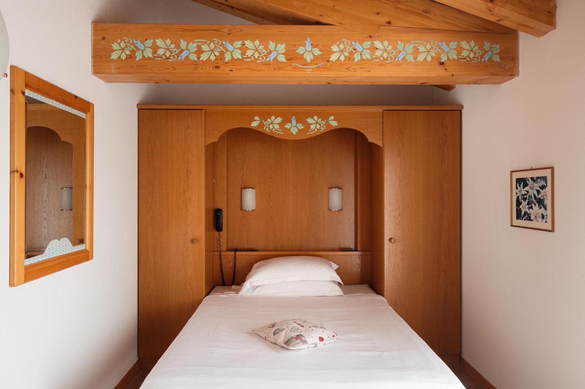 Hotel Villa Emma Madonna di Campiglio Exterior photo