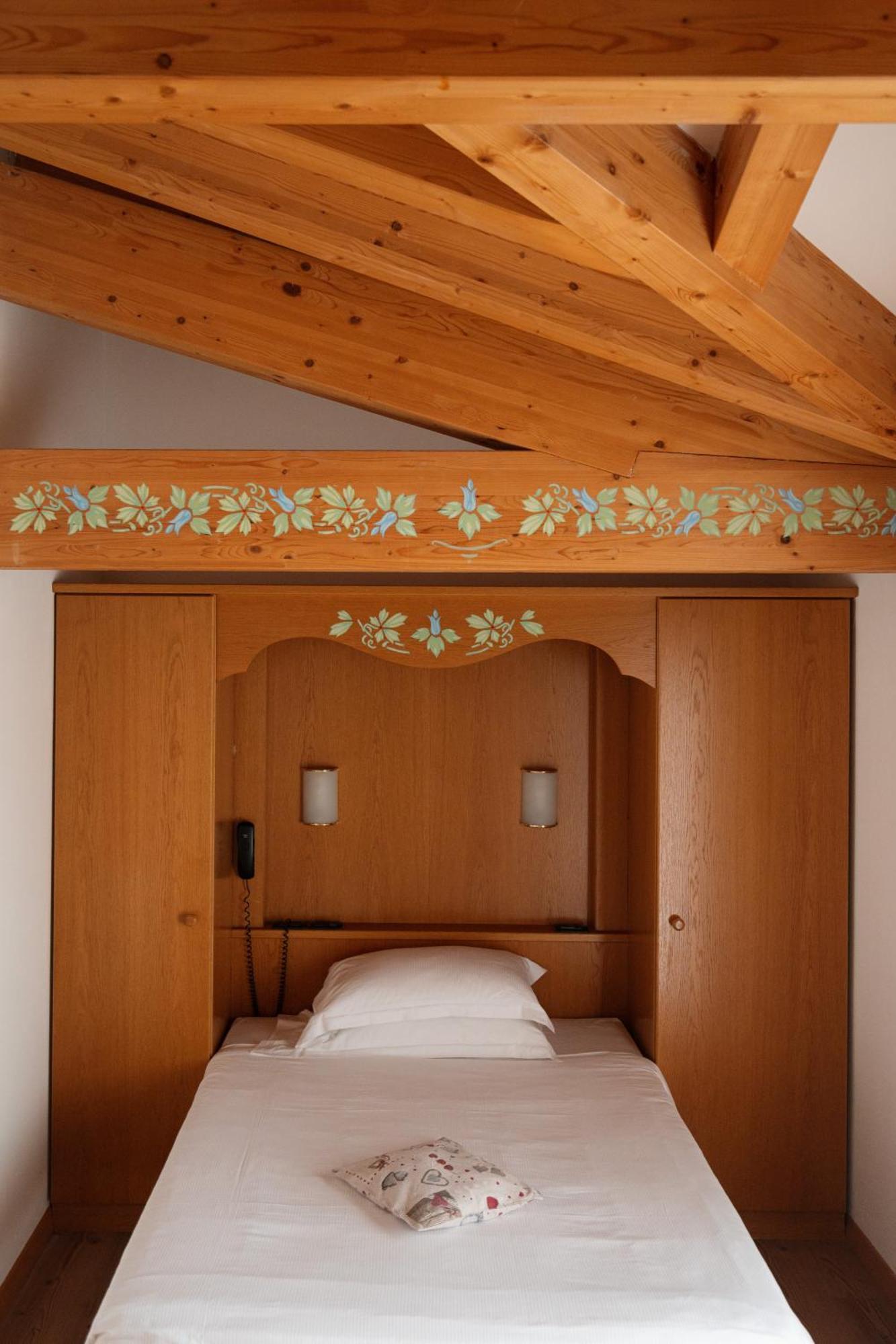 Hotel Villa Emma Madonna di Campiglio Exterior photo